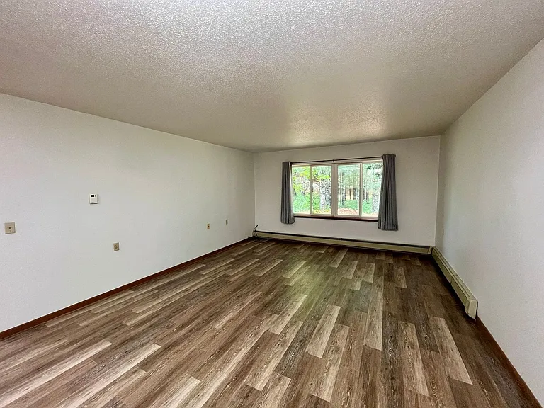 416 Mill St W — Photo 15