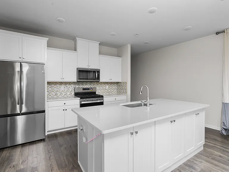 34 Marion Ave — Photo 6