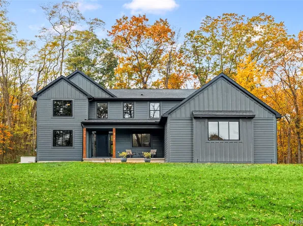 8282 Donovan Rd, Dexter, MI 48130