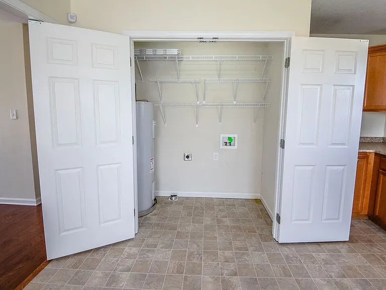 955 Russet Dr — Photo 5