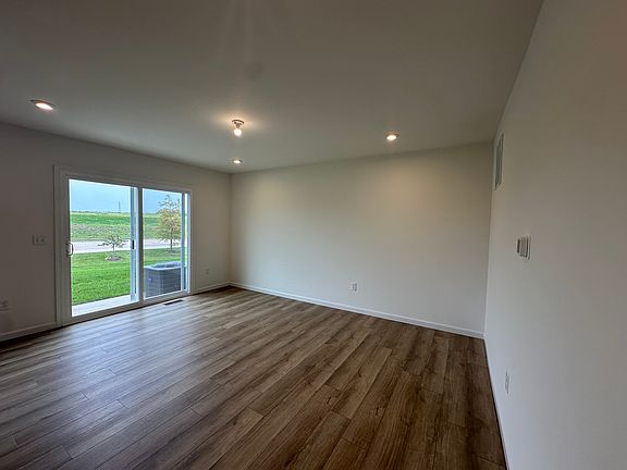 5th image of 110 Mora Blvd