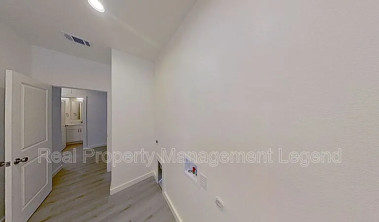 1009 Dubois St — Photo 16