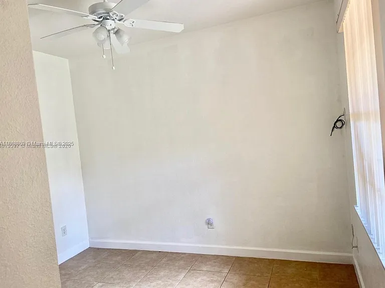8231 NW 127th Ln — Photo 16