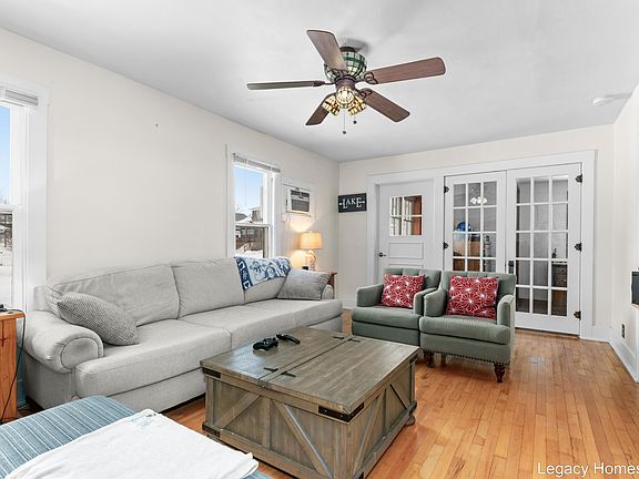 2nd image of 1002 Saint Joseph St