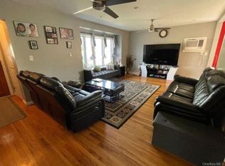 54 Camden Pl, New Hyde Park, NY 11040
