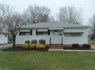 195 Saint Lawrence Blvd, Eastlake, OH 44095