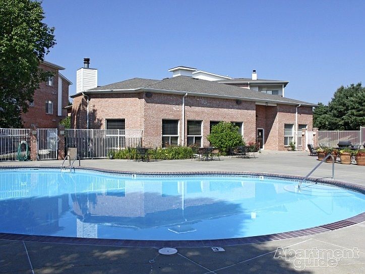 Holmes Lake Apartments