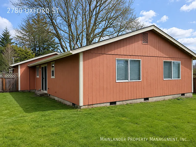 2780 Oxford St — Photo 16
