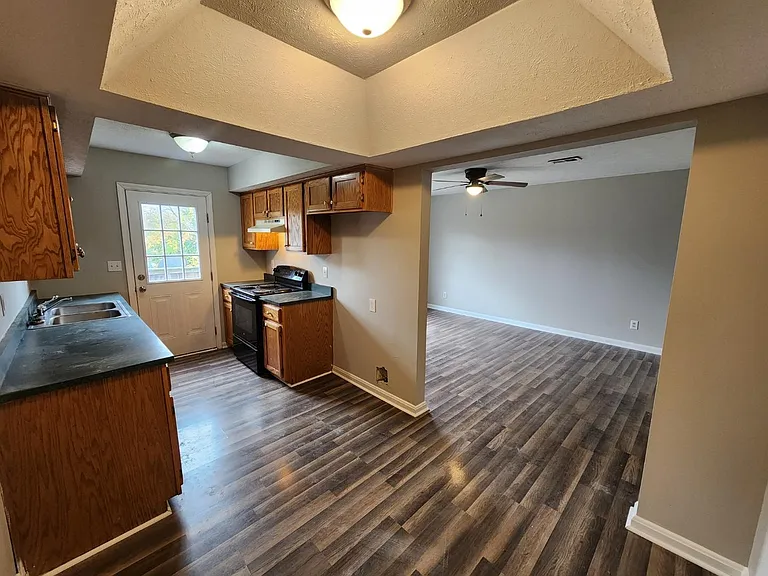 129 Karen Ct — Photo 5