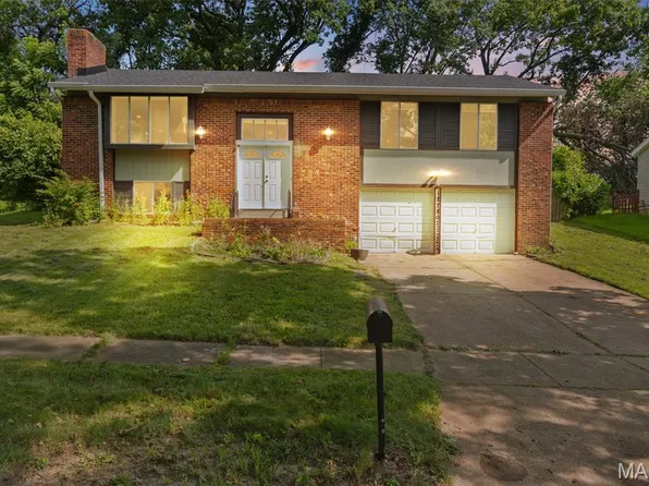 12780 Coachlight Square Dr, Florissant, MO 63033