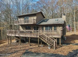 1066 Boathouse Rd, Lake Ariel, PA 18436