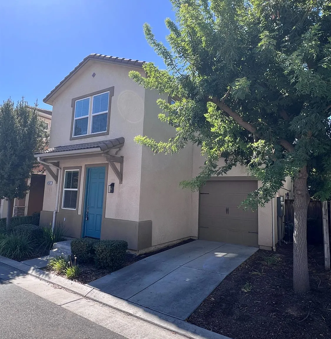 3 bed, 1203 sqft, $2,200 — Photo 2