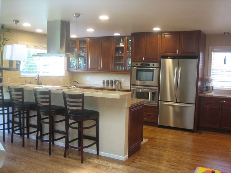 Kitchen, coffee bar