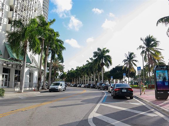 3rd image of 1750 N Bayshore Dr APT 3611