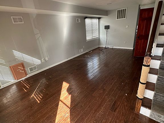4th image of 23 Gloria Ct Floor 1