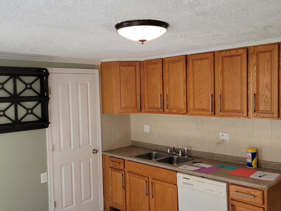 2nd image of 28 Barker St #2