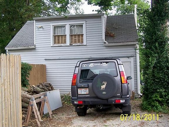 3rd image of 112 E Franklin St