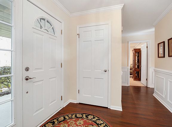 4th image of 561 High Knob Dr