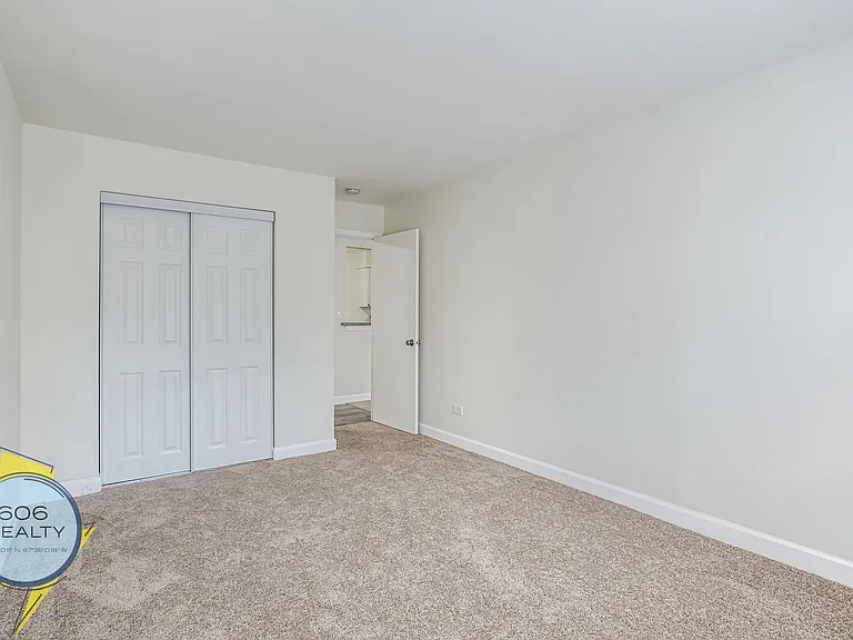 1039 College - apartments and offices for rent — Photo 9