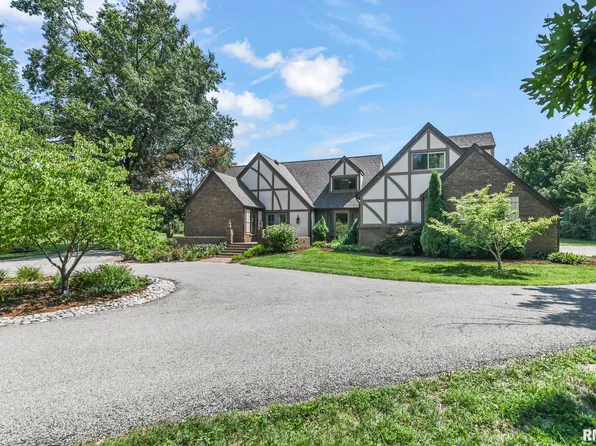 10 Woods End Ln, Springfield, IL 62711
