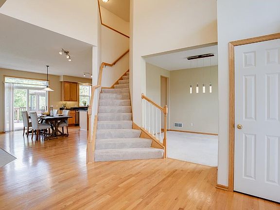 The stairs are impressive and give a great first impression.
