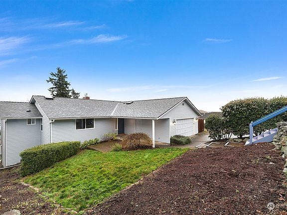 3rd image of 1353 Rainbow Lane
