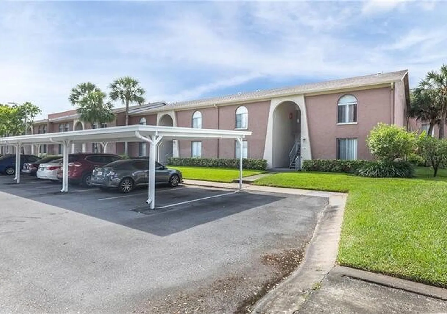 Just renovated - 2 bedroom / 1bath condo — Photo 1