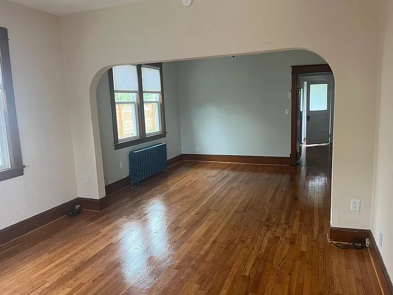 903 Monument Ave — Photo 3