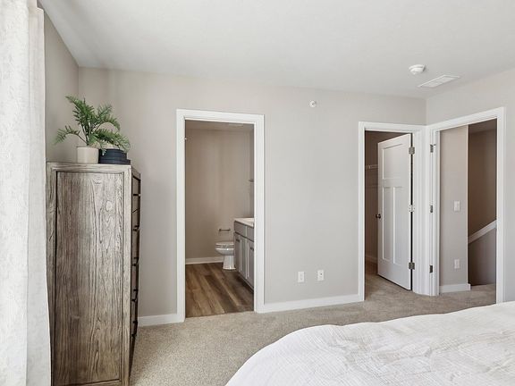 4th image of 695 Olivia St