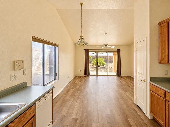 2nd image of 860 S Pineview Dr
