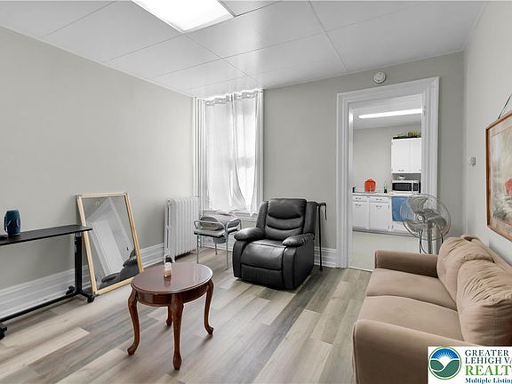 3rd image of 318 N 7th St #318