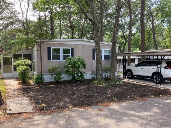 525/8 Riverleigh Avenue #8, Riverhead, NY 11901