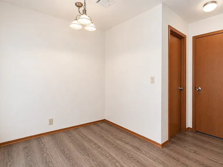 Willow Creek Apartments — Photo 13