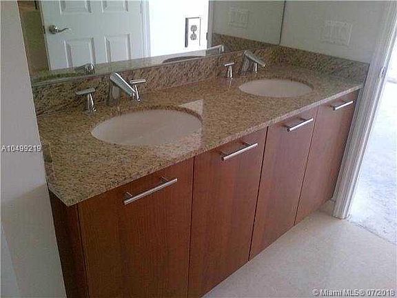 3rd image of 18447 NE 27th Pl