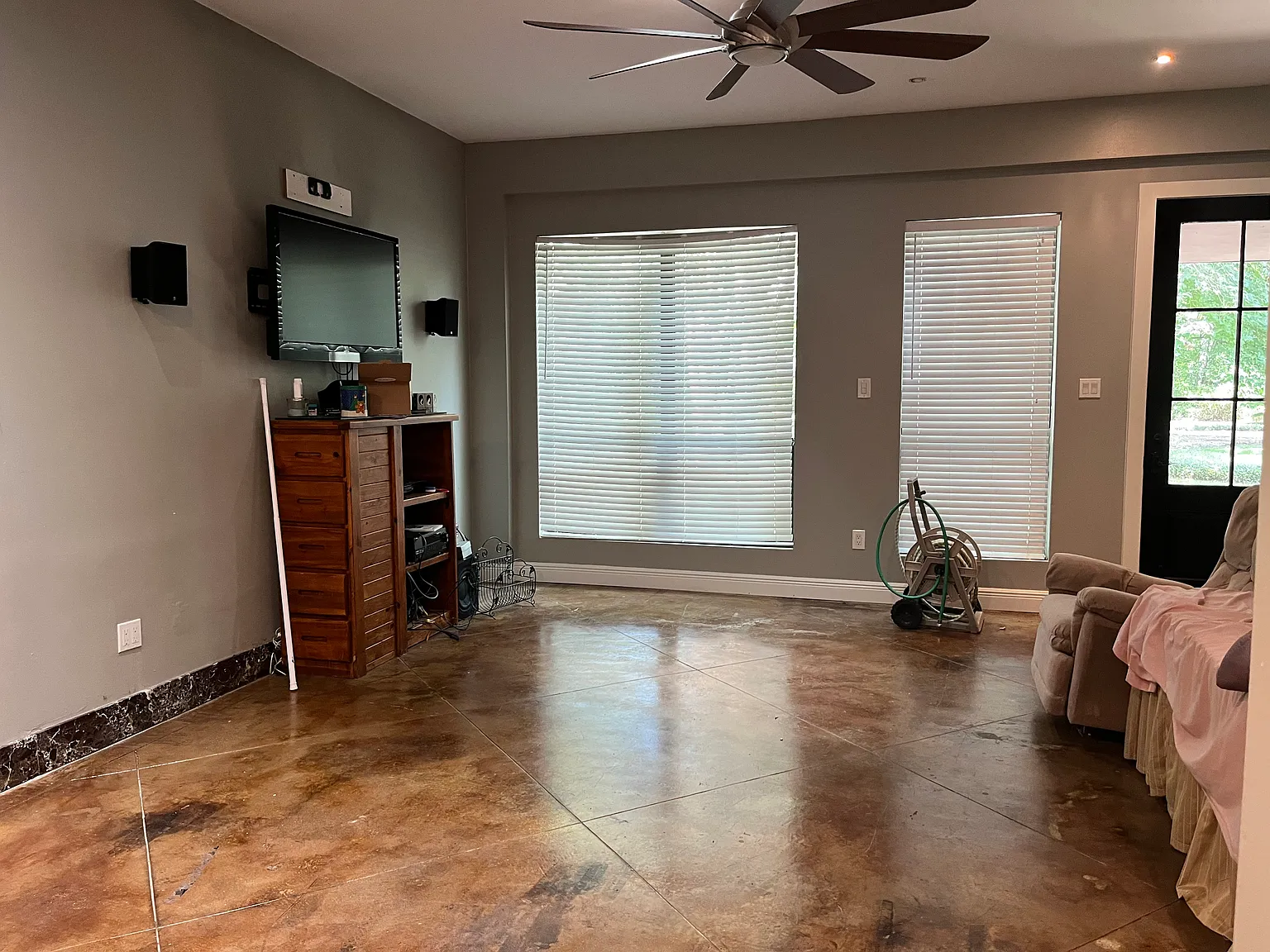 4 bed, 2.5 bath, 2000 sqft, $2,400 — Photo 2