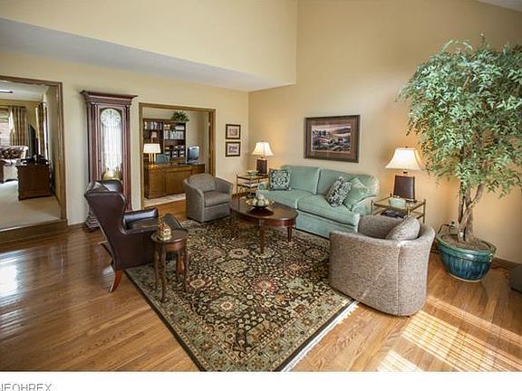 2nd image of 30996 Pinehurst Dr