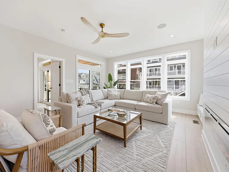 105 S Stratford Ave #BEACHBLOCK JULY AUG — Photo 22