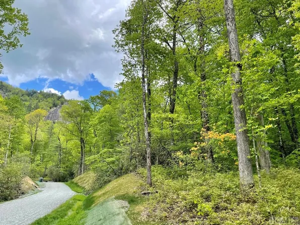 76 Flagstone Road, Cashiers, NC 28717