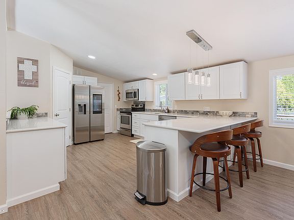 3rd image of 210 NE 69th Pl