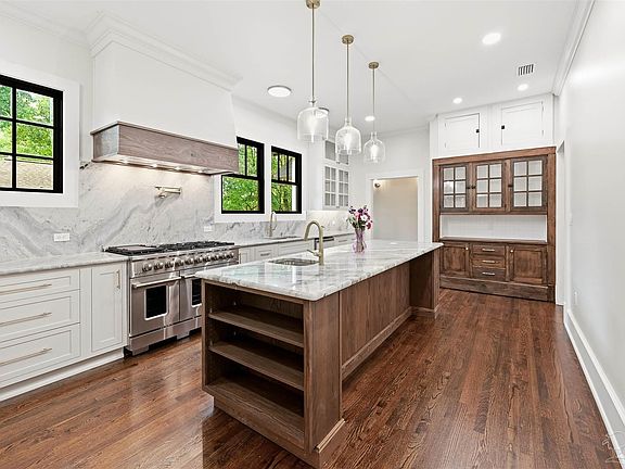 4th image of 1015 N Reus St