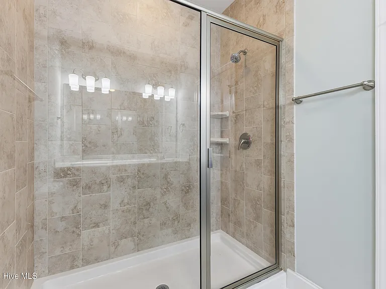 359 Hanover Lakes Dr — Photo 16