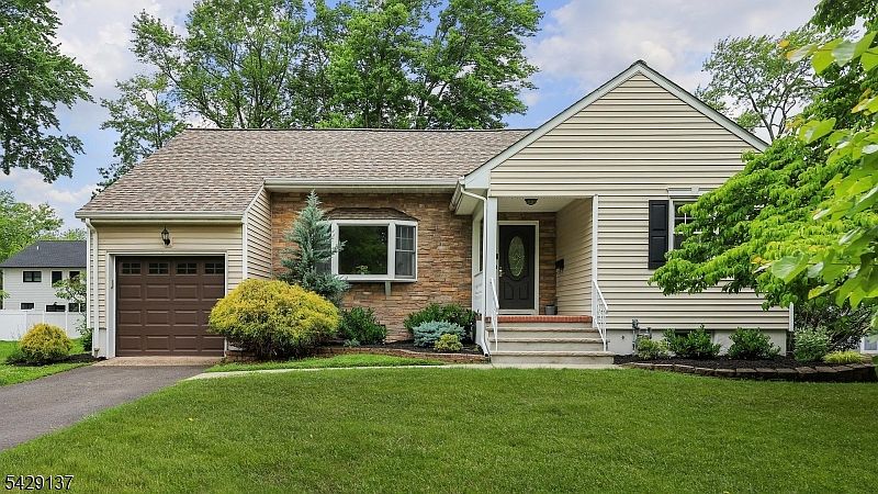 1st image of 211 Cranford Ave