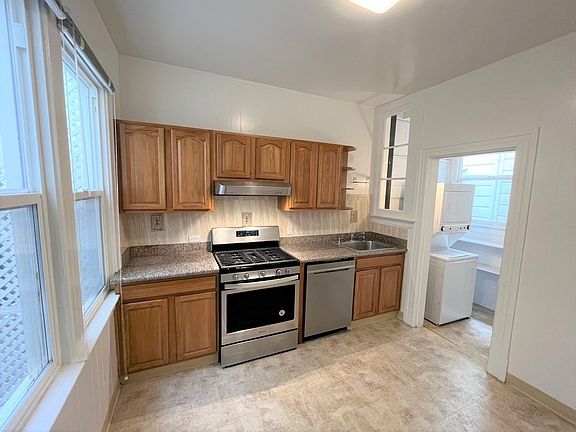 2nd image of 425 Walnut St APT 1