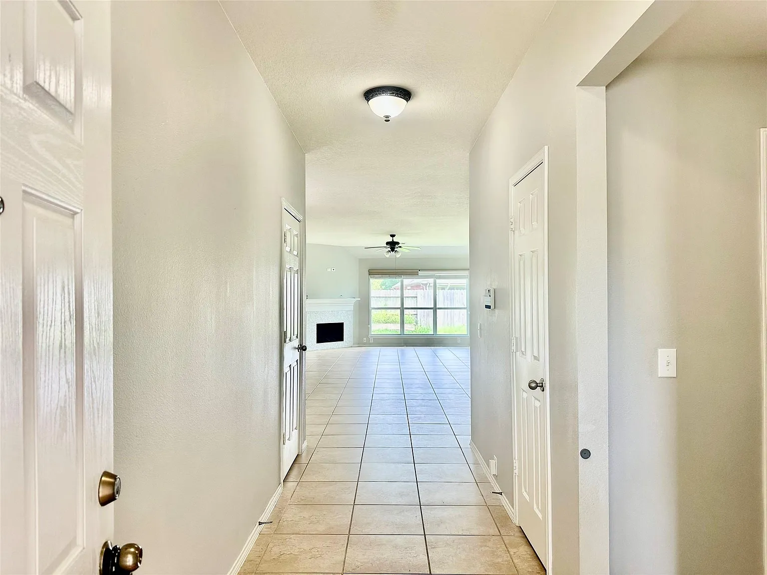 3 bed, 2.0 bath, $2,100 — Photo 2