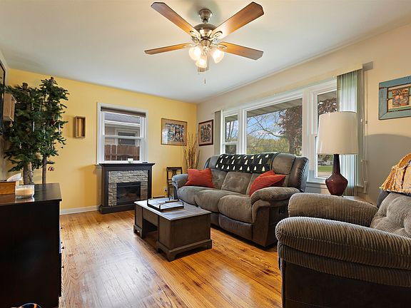 3rd image of 2023 Crestwood Ave