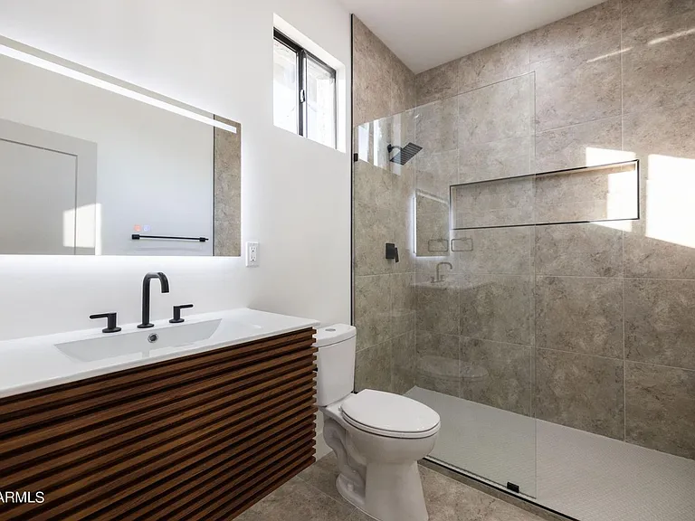 326 N 17th Dr — Photo 31