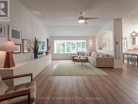 2nd image of 1105 Primrose Ln