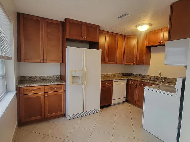 1821 NE 56th St #1 — Photo 13
