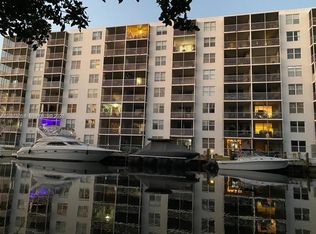 White House, North Miami Beach, FL 33160