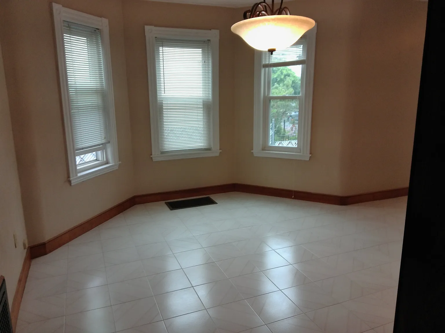 2 bed, 1200 sqft, $1,800 — Photo 2